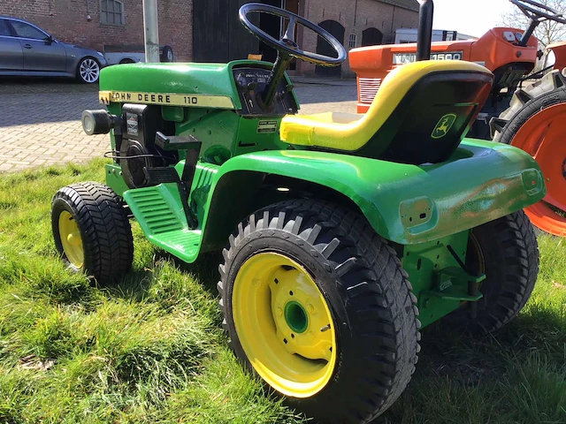 John deere 110 oldtimer tractor - afbeelding 5 van  12