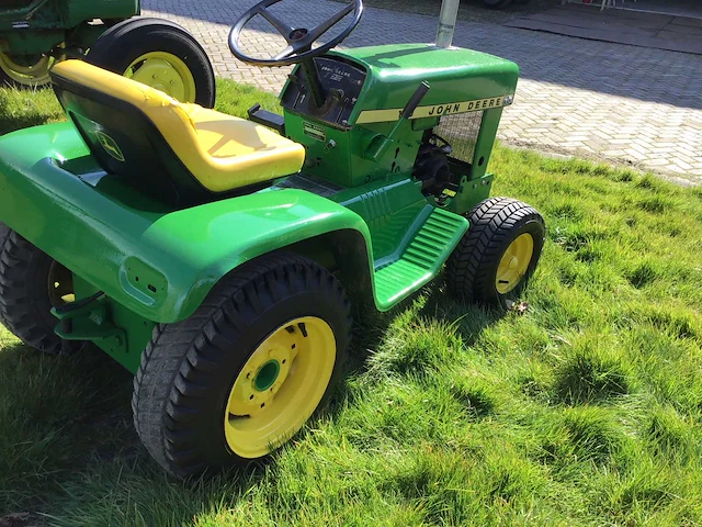 John deere 110 oldtimer tractor - afbeelding 6 van  12