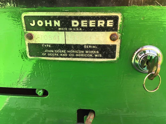 John deere 110 oldtimer tractor - afbeelding 8 van  12
