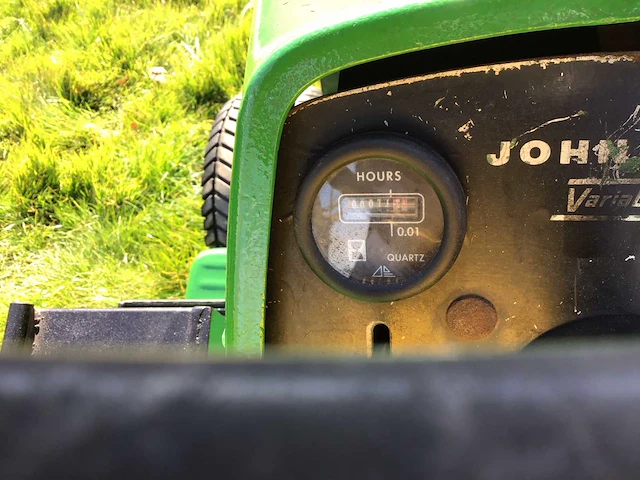 John deere 110 oldtimer tractor - afbeelding 9 van  12