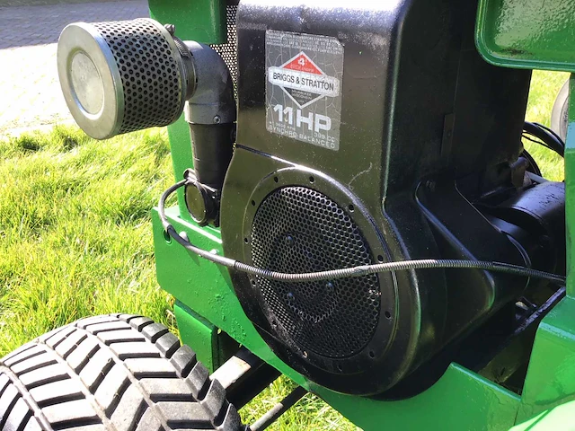John deere 110 oldtimer tractor - afbeelding 10 van  12