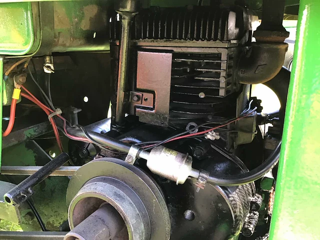 John deere 110 oldtimer tractor - afbeelding 11 van  12