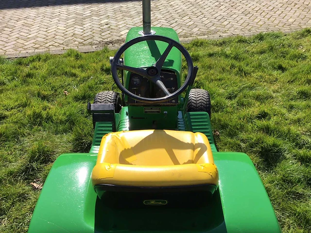 John deere 110 oldtimer tractor - afbeelding 12 van  12