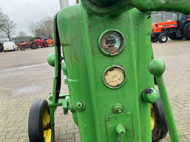 John deere 150 oldtimer tractor - afbeelding 3 van  13
