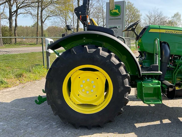John deere 5050e vierwielaangedreven landbouwtractor - afbeelding 2 van  22