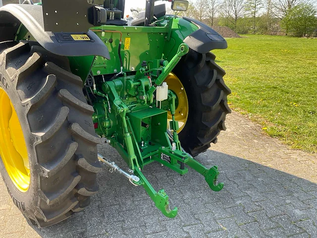 John deere 5050e vierwielaangedreven landbouwtractor - afbeelding 6 van  22