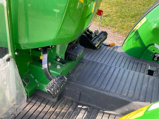 John deere 5050e vierwielaangedreven landbouwtractor - afbeelding 14 van  22