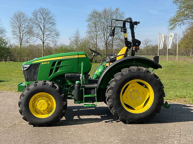 John deere 5050e vierwielaangedreven landbouwtractor - afbeelding 16 van  22