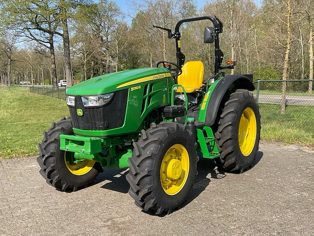 John deere 5050e vierwielaangedreven landbouwtractor - afbeelding 17 van  22