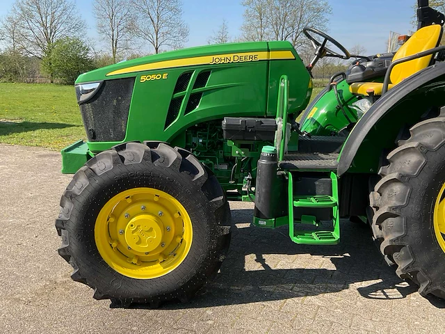 John deere 5050e vierwielaangedreven landbouwtractor - afbeelding 21 van  22