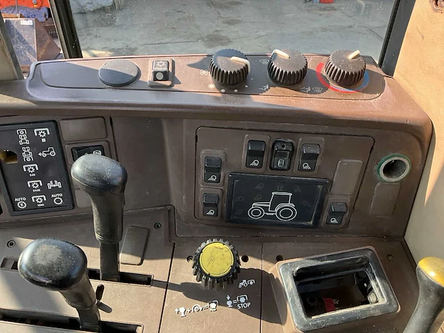 John deere 6910 vierwielaangedreven landbouwtractor - afbeelding 3 van  30