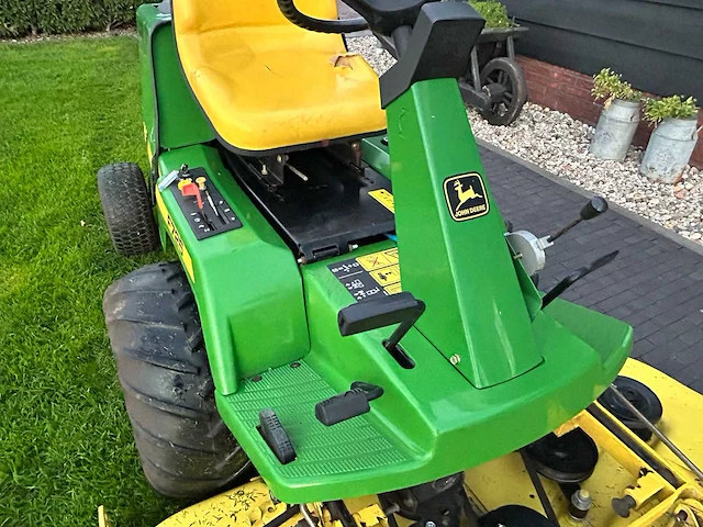 John deere f725 - 1997 - front-mount mower - zitmaaier - afbeelding 13 van  16