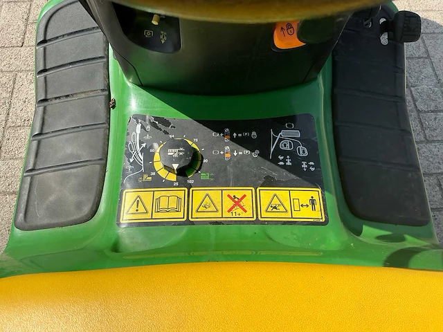 John deere lt155 grasmaaier met maaibak - afbeelding 3 van  14
