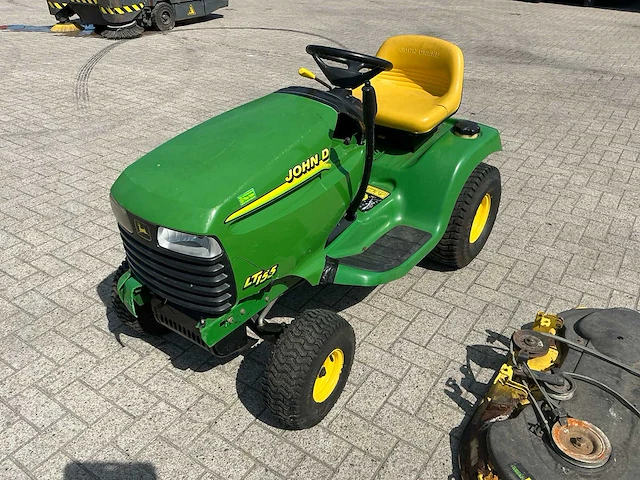 John deere lt155 grasmaaier met maaibak - afbeelding 1 van  14