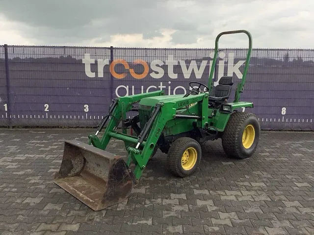 John deere smalspoor- en compacttractor - afbeelding 1 van  15