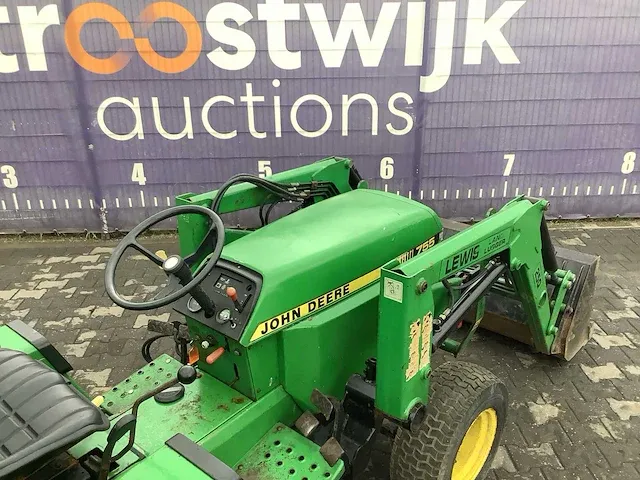 John deere smalspoor- en compacttractor - afbeelding 7 van  15