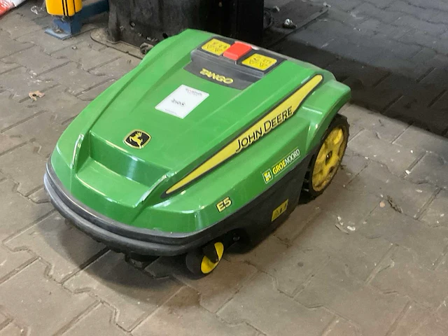 John deere tango e5 robotmaaier - afbeelding 1 van  8