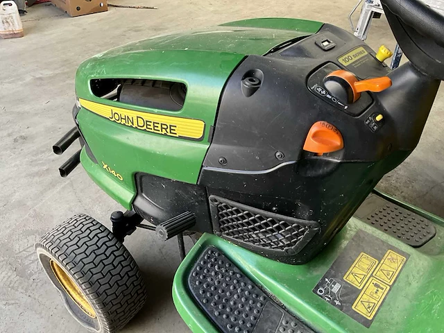 John deere x140 zitmaaier - afbeelding 11 van  13