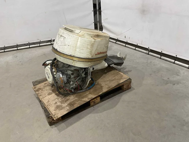 Johnson buitenboordmotor - afbeelding 1 van  9