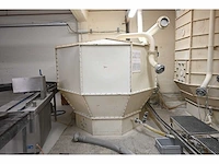 Jongerius 3-delige silo-opstelling met opvoermotoren en bedieningscomputer - afbeelding 4 van  7