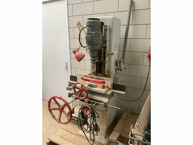 Jonsereds vierkante gaten steekmachine - afbeelding 2 van  6