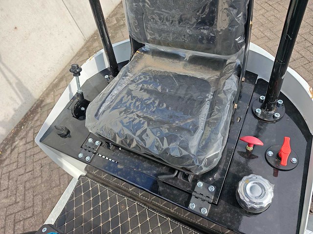 Jpc - 2025 - kv12 - minigraafmachine met aanhangwagen - afbeelding 8 van  43