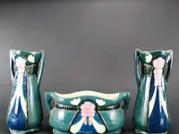Jugendstil cache-pot met 2 flankeren vazen - afbeelding 1 van  5