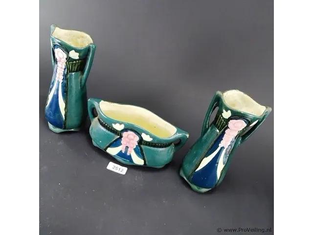 Jugendstil cache-pot met 2 flankeren vazen - afbeelding 2 van  5