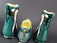 Jugendstil cache-pot met 2 flankeren vazen - afbeelding 4 van  5