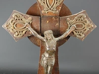 Jugendstil staande houten crucifix met bronzen corpus en versiering - afbeelding 3 van  5