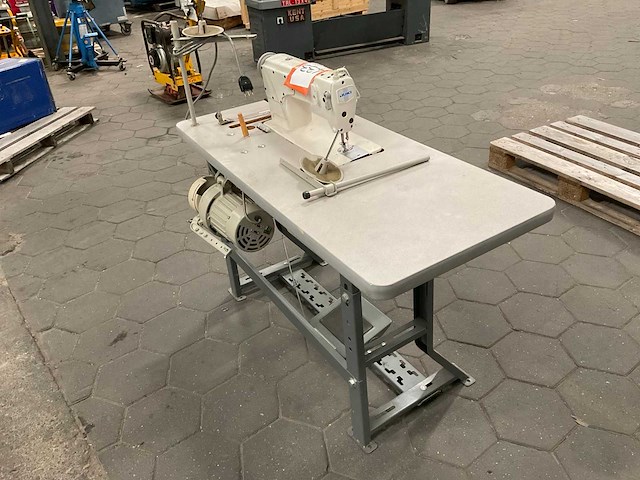 Juki ddl-8700 naaimachine - afbeelding 4 van  12