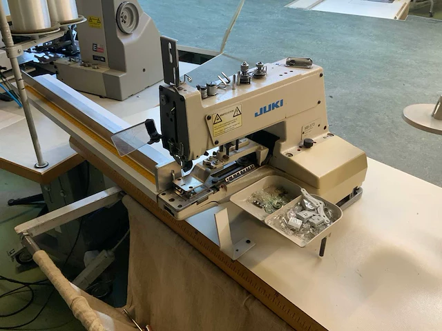 Juki mb-373 naaimachine - afbeelding 3 van  5