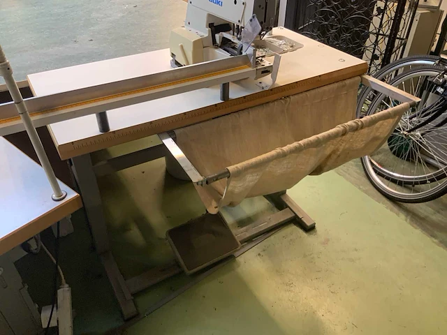 Juki mb-373 naaimachine - afbeelding 5 van  5
