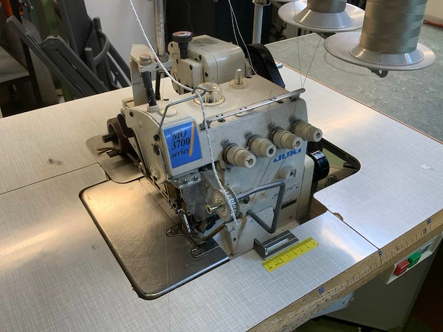 Juki mo-3741 naaimachine - afbeelding 3 van  5