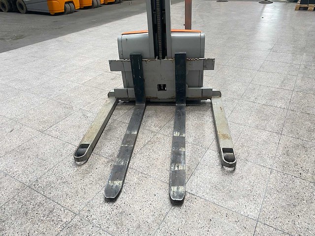 Jungheinrich - 2000 - ebc 10g-117-156e - stapelaar - afbeelding 4 van  10