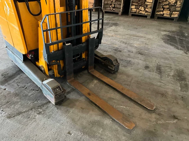 Jungheinrich - 2003 - etv214 - reach truck - afbeelding 3 van  9