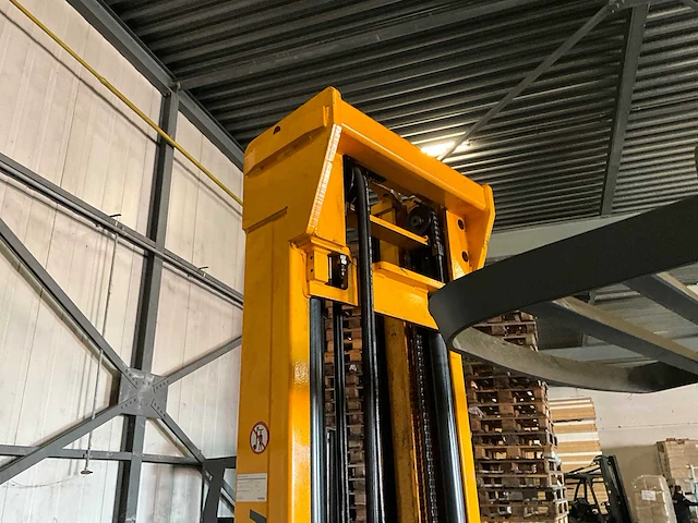 Jungheinrich - 2003 - etv214 - reach truck - afbeelding 4 van  9
