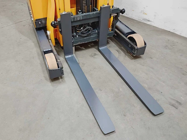 Jungheinrich - 2015 - etv 214 - reach truck - afbeelding 4 van  13