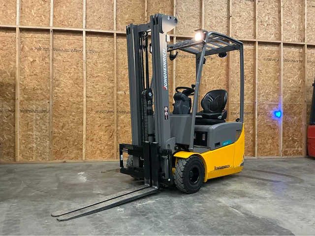 Jungheinrich - 2019 - efg 113 - reach truck - afbeelding 1 van  27