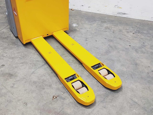 Jungheinrich - 2020 - ere 120 - elektrische palletwagen - afbeelding 9 van  10