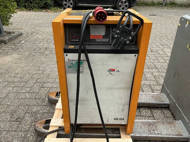 Jungheinrich - 48v 65a - battery chargers - afbeelding 1 van  2