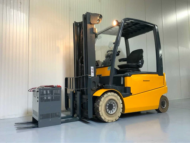 Jungheinrich efg 425 - 4.7m triplex, free-lift, side-shift - vorkheftruck - afbeelding 1 van  23