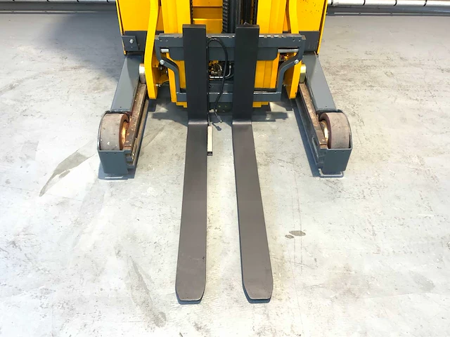 Jungheinrich etv 214 reach truck - afbeelding 3 van  21