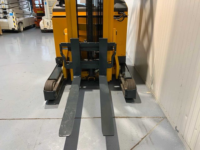 Jungheinrich etv 216 reach truck - afbeelding 13 van  25