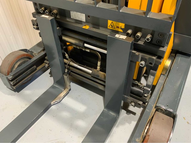 Jungheinrich etv 216 reach truck - afbeelding 9 van  27