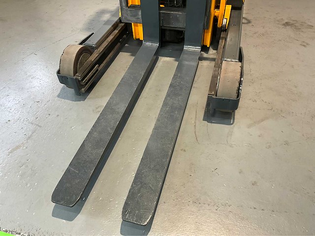 Jungheinrich etv 320 reach truck - afbeelding 5 van  24