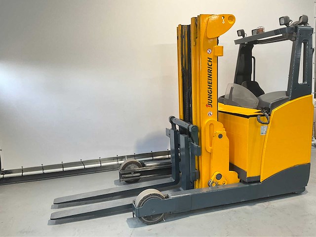 Jungheinrich etv 320 reach truck - afbeelding 1 van  24