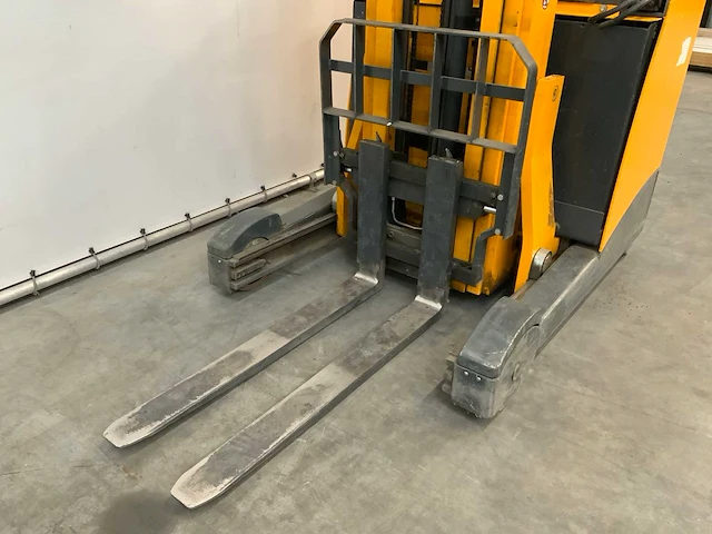 Jungheinrich etv214 reach truck - afbeelding 8 van  30