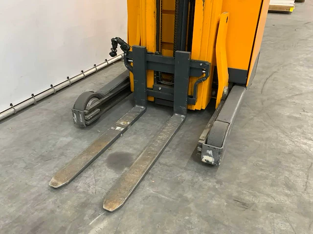 Jungheinrich etv216 reach truck - afbeelding 7 van  33