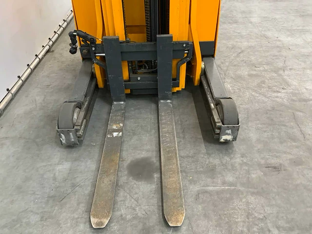Jungheinrich etv216 reach truck - afbeelding 8 van  33